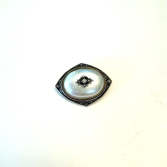 AVON Silver Tone White Pearl Color Clear Crystals Rhombus Shape Brooch Signed - Picture 1 of 10